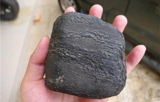 谁有会卡老蓝水开窗原石莫湾基翡翠原石开窗变种-第1张图片-翡翠网 谁有会卡老蓝水开窗原石莫湾基翡翠原石开窗变种-第1张图片-翡翠网