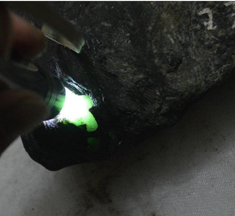 谁有会卡老蓝水开窗原石莫湾基翡翠原石开窗变种-第2张图片-翡翠网 谁有会卡老蓝水开窗原石莫湾基翡翠原石开窗变种-第2张图片-翡翠网