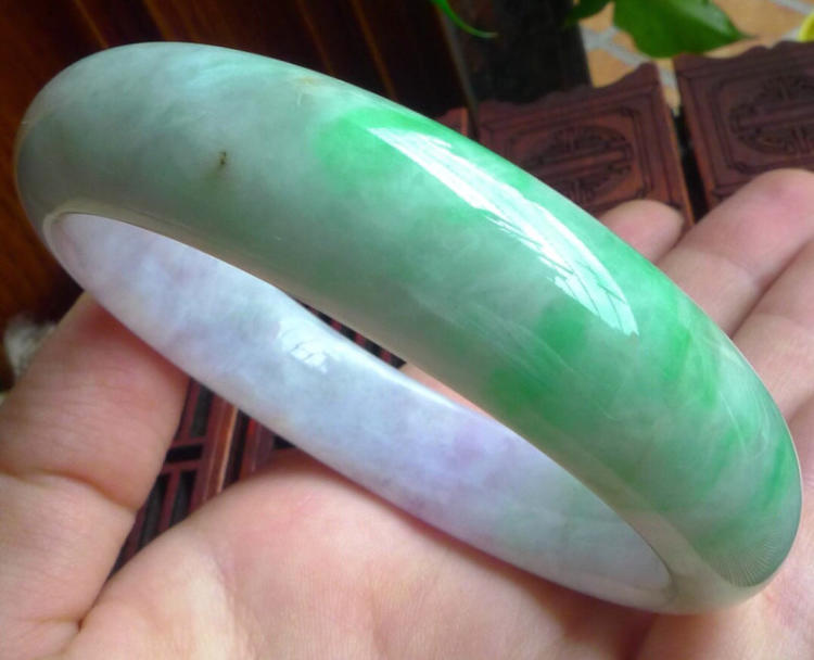 翡翠手镯怎么挑,深圳回收翡翠手镯-第2张图片-翡翠网 翡翠手镯怎么挑,深圳回收翡翠手镯-第2张图片-翡翠网