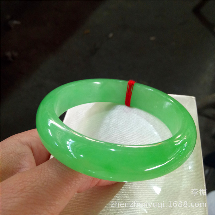 深绿色翡翠手镯图片5000左右的翡翠手镯什么品相-第1张图片-翡翠网 深绿色翡翠手镯图片5000左右的翡翠手镯什么品相-第1张图片-翡翠网