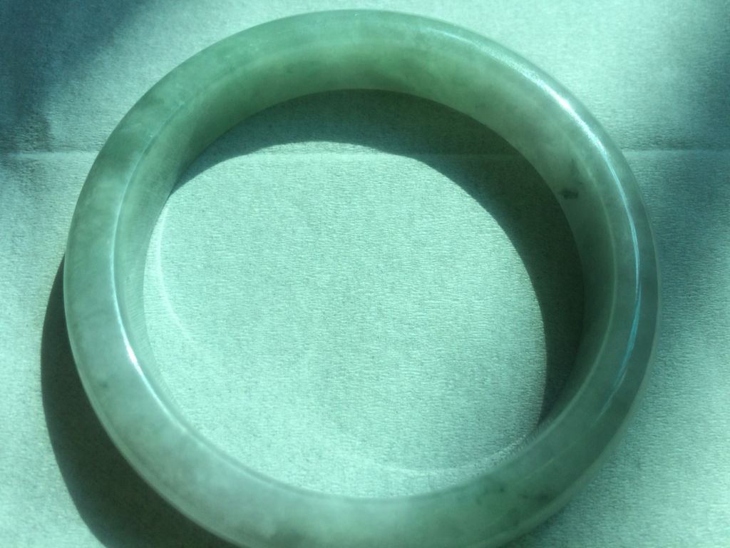 买翡翠手镯去哪买,怎么买翡翠手镯-第1张图片-翡翠网 买翡翠手镯去哪买,怎么买翡翠手镯-第1张图片-翡翠网