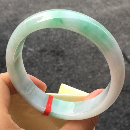 买翡翠手镯去哪买,怎么买翡翠手镯-第2张图片-翡翠网 买翡翠手镯去哪买,怎么买翡翠手镯-第2张图片-翡翠网