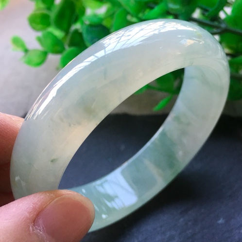 翡翠手镯常见裂痕图片,玉手镯裂纹补救最好办法-第1张图片-翡翠网 翡翠手镯常见裂痕图片,玉手镯裂纹补救最好办法-第1张图片-翡翠网