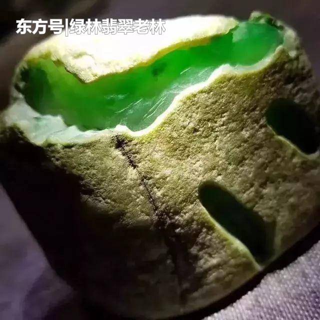 翡翠冰晴底是什么价格,晴绿翡翠价格-第1张图片-翡翠网 翡翠冰晴底是什么价格,晴绿翡翠价格-第1张图片-翡翠网