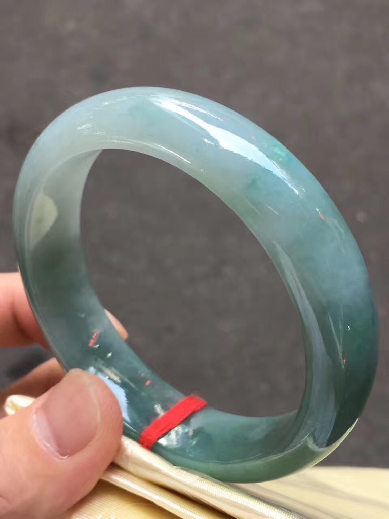 翡翠冰晴底是什么价格,晴绿翡翠价格-第2张图片-翡翠网 翡翠冰晴底是什么价格,晴绿翡翠价格-第2张图片-翡翠网