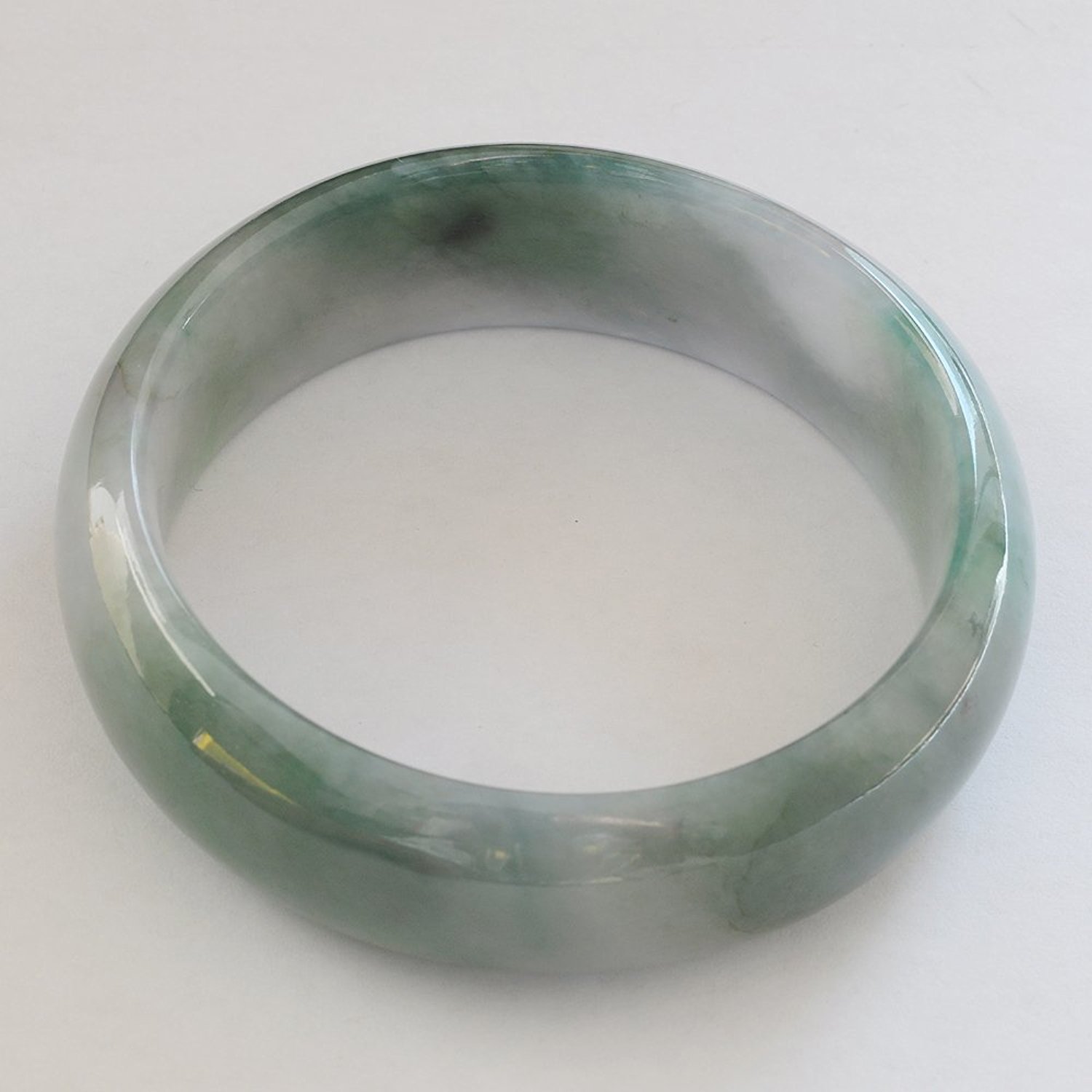 翡翠上有黄斑反而好,透明翡翠手镯-第2张图片-翡翠网 翡翠上有黄斑反而好,透明翡翠手镯-第2张图片-翡翠网