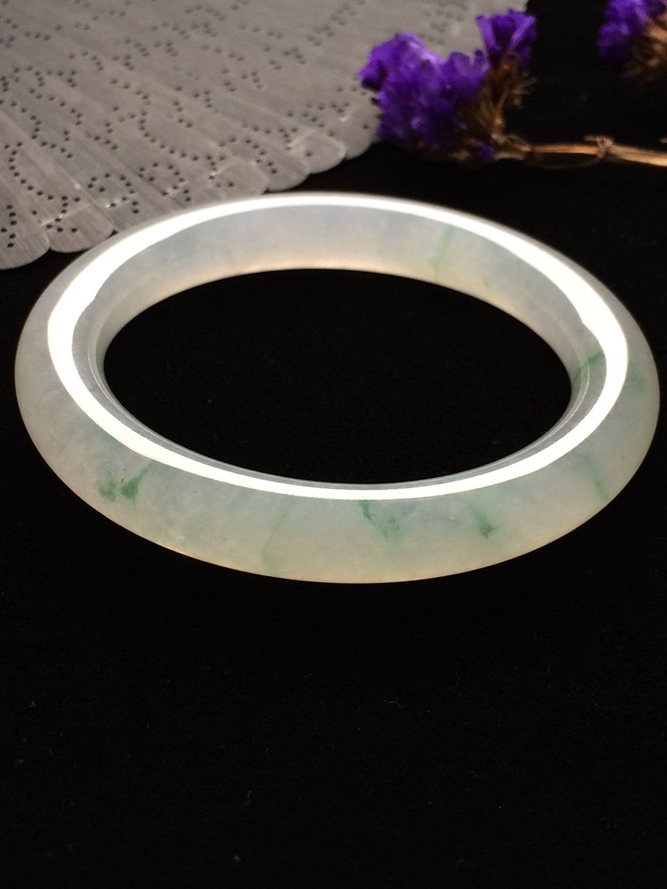 怎么看翡翠手镯的好坏,翡翠手镯怎么分好坏-第1张图片-翡翠网 怎么看翡翠手镯的好坏,翡翠手镯怎么分好坏-第1张图片-翡翠网