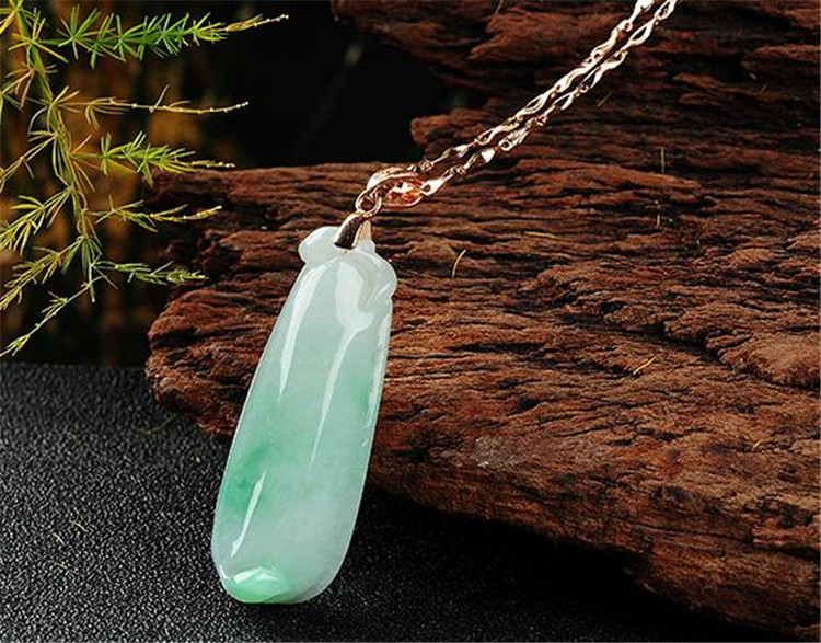 翡翠福瓜的吊坠价格,翡翠福瓜镶嵌-第2张图片-翡翠网 翡翠福瓜的吊坠价格,翡翠福瓜镶嵌-第2张图片-翡翠网