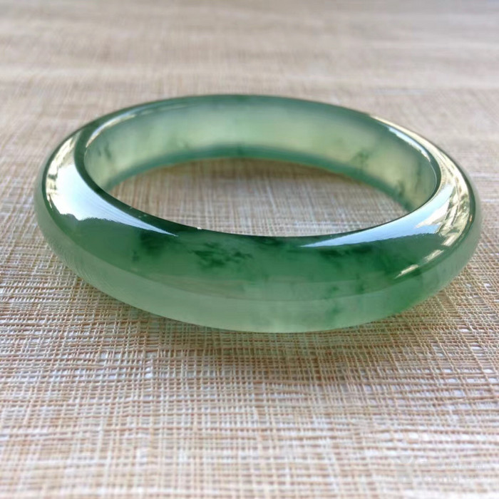 缅甸买玉镯会假吗,20年前买的缅甸翡翠手镯-第1张图片-翡翠网 缅甸买玉镯会假吗,20年前买的缅甸翡翠手镯-第1张图片-翡翠网