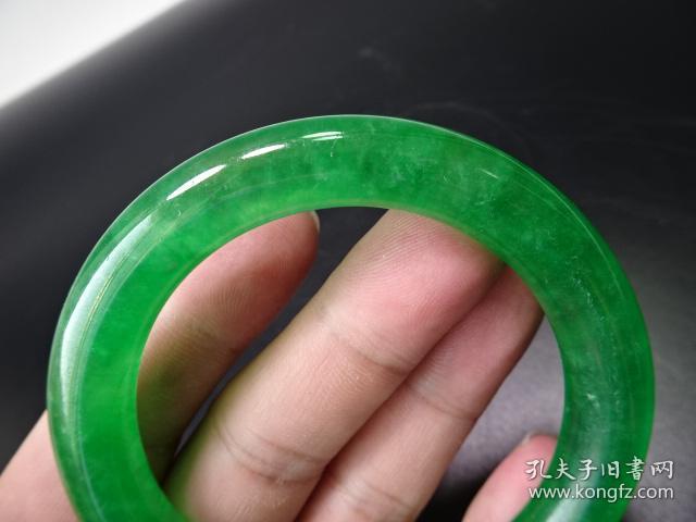 翡翠玉镯子带紫色好吗翡翠手镯怎么带好-第2张图片-翡翠网 翡翠玉镯子带紫色好吗翡翠手镯怎么带好-第2张图片-翡翠网