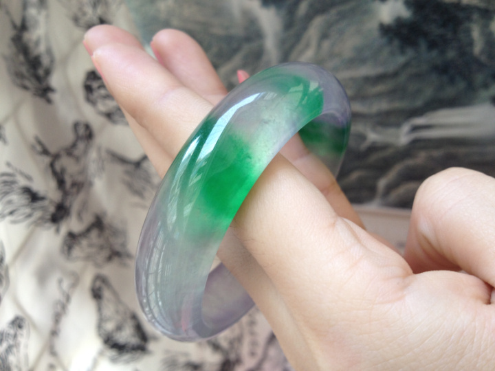 翡翠种水等级划分全绿翡翠手镯-第2张图片-翡翠网 翡翠种水等级划分全绿翡翠手镯-第2张图片-翡翠网