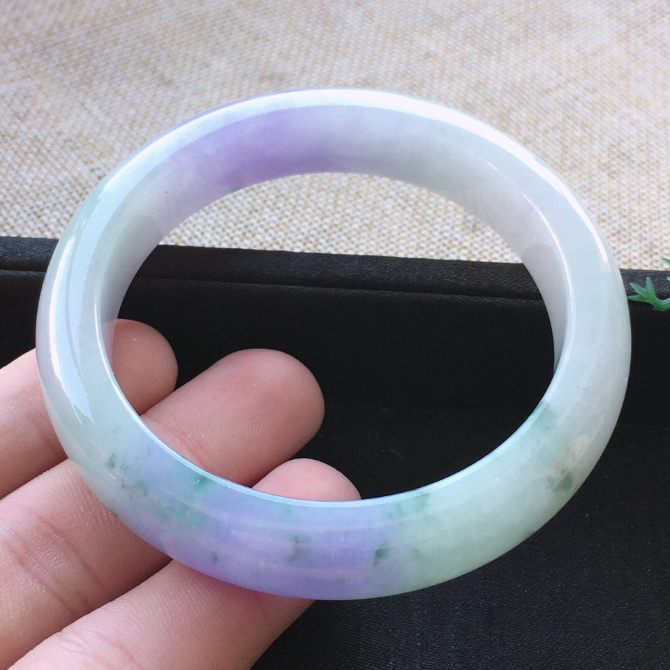 翡翠高冰是什么价格高冰手镯价格翡翠-第2张图片-翡翠网 翡翠高冰是什么价格高冰手镯价格翡翠-第2张图片-翡翠网