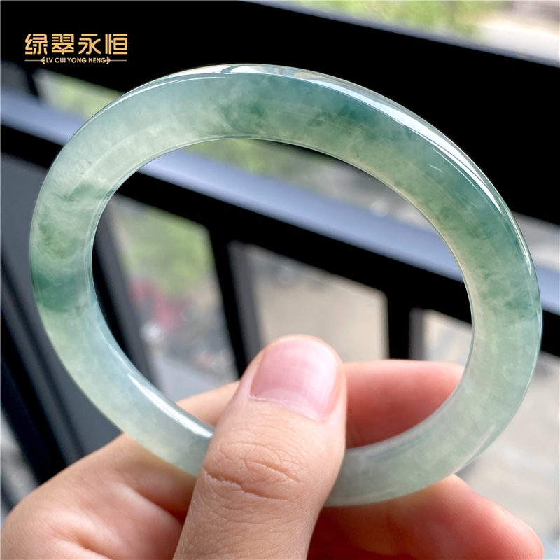 翡翠手镯的圈口是怎么算的戴翡翠手镯多大算合适-第2张图片-翡翠网 翡翠手镯的圈口是怎么算的戴翡翠手镯多大算合适-第2张图片-翡翠网