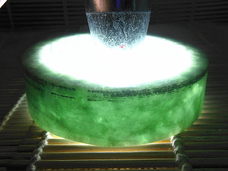 翡翠毛胚冰透手镯图片成色差的翡翠手镯能戴吗-第1张图片-翡翠网 翡翠毛胚冰透手镯图片成色差的翡翠手镯能戴吗-第1张图片-翡翠网