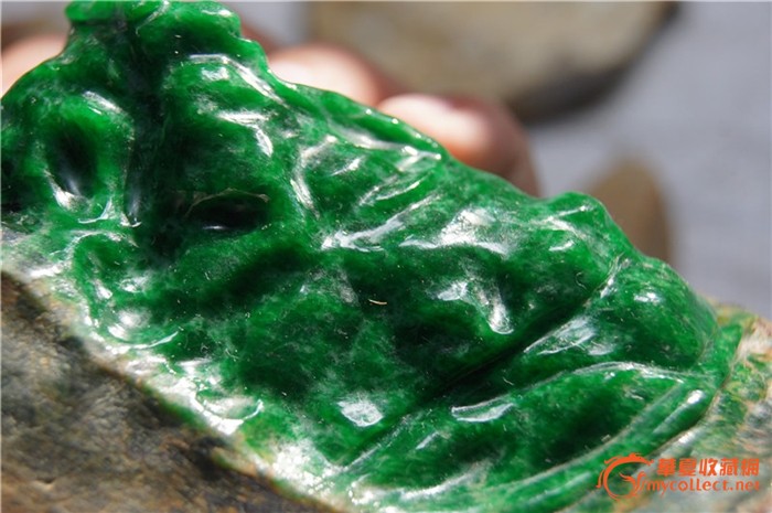 冰阳绿翡翠原石帝王绿出自什么原石-第1张图片-翡翠网 冰阳绿翡翠原石帝王绿出自什么原石-第1张图片-翡翠网