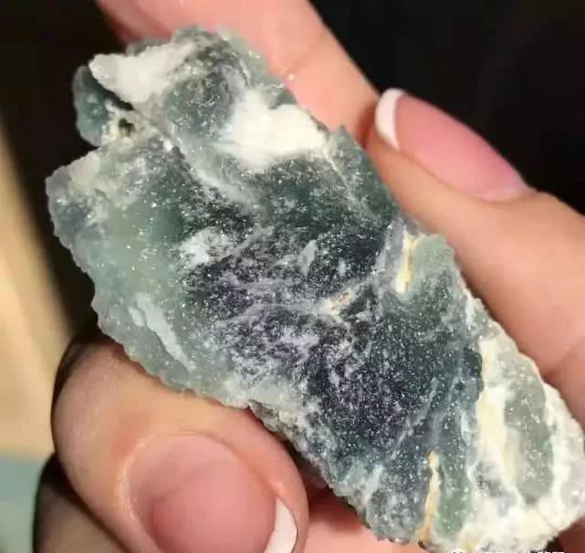 冰阳绿翡翠原石帝王绿出自什么原石-第2张图片-翡翠网 冰阳绿翡翠原石帝王绿出自什么原石-第2张图片-翡翠网