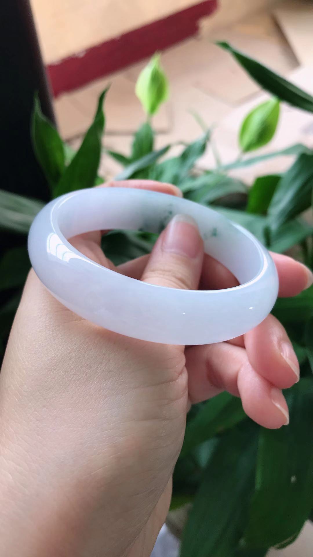 翡翠手镯有棉纹怎么养什么是翡翠手镯棉纹-第2张图片-翡翠网 翡翠手镯有棉纹怎么养什么是翡翠手镯棉纹-第2张图片-翡翠网