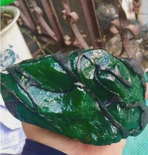 翡翠原石行家知识,翡翠原石产地是哪里-第1张图片-翡翠网 翡翠原石行家知识,翡翠原石产地是哪里-第1张图片-翡翠网