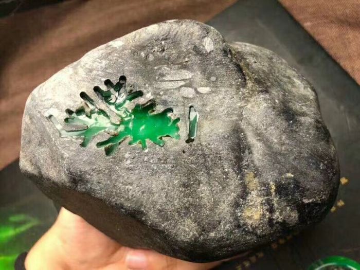 翡翠原石行家知识,翡翠原石产地是哪里-第2张图片-翡翠网 翡翠原石行家知识,翡翠原石产地是哪里-第2张图片-翡翠网