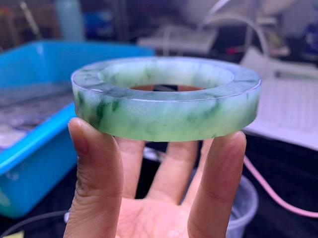 越南翡翠手镯价格,老挝的玉便宜吗-第2张图片-翡翠网 越南翡翠手镯价格,老挝的玉便宜吗-第2张图片-翡翠网