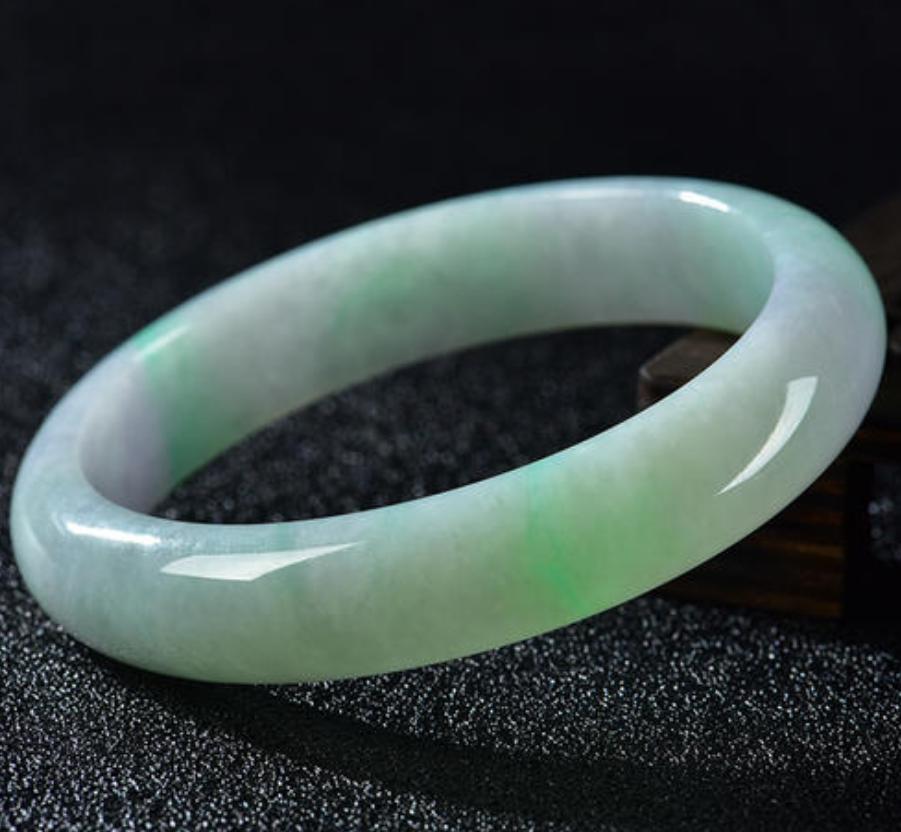 极品翡翠白底青手镯,春带彩翡翠手镯-第1张图片-翡翠网 极品翡翠白底青手镯,春带彩翡翠手镯-第1张图片-翡翠网