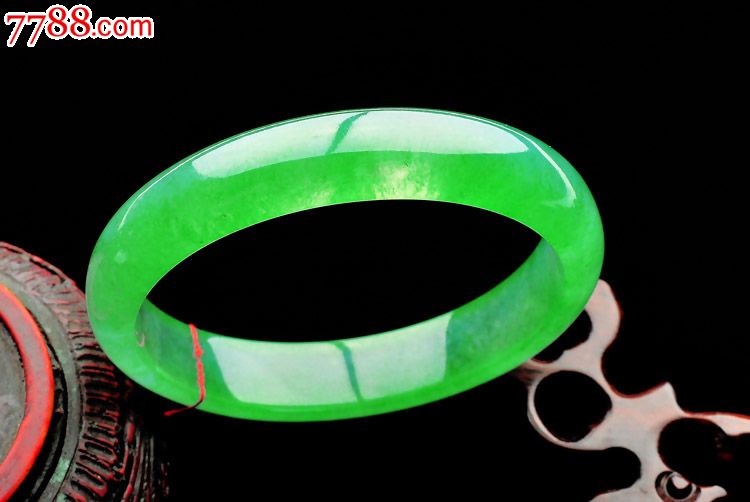 子母绿翡翠手镯,祖母绿1克拉多少钱-第1张图片-翡翠网 子母绿翡翠手镯,祖母绿1克拉多少钱-第1张图片-翡翠网