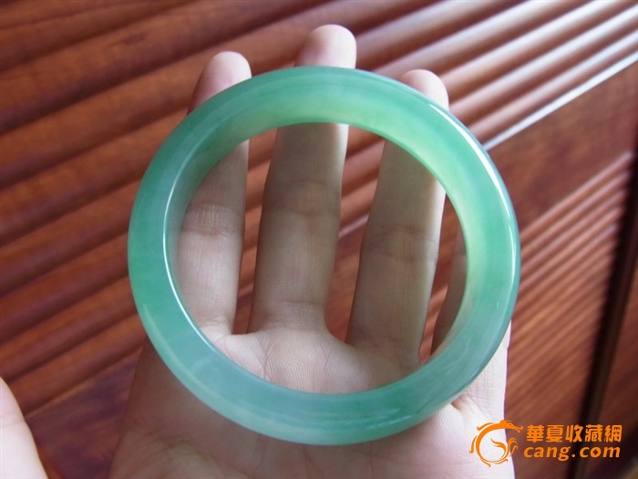 子母绿翡翠手镯,祖母绿1克拉多少钱-第2张图片-翡翠网 子母绿翡翠手镯,祖母绿1克拉多少钱-第2张图片-翡翠网