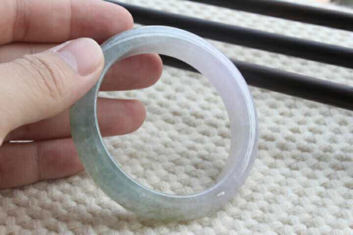 翡翠镯子裂了,翡翠手镯什么样叫裂-第2张图片-翡翠网 翡翠镯子裂了,翡翠手镯什么样叫裂-第2张图片-翡翠网