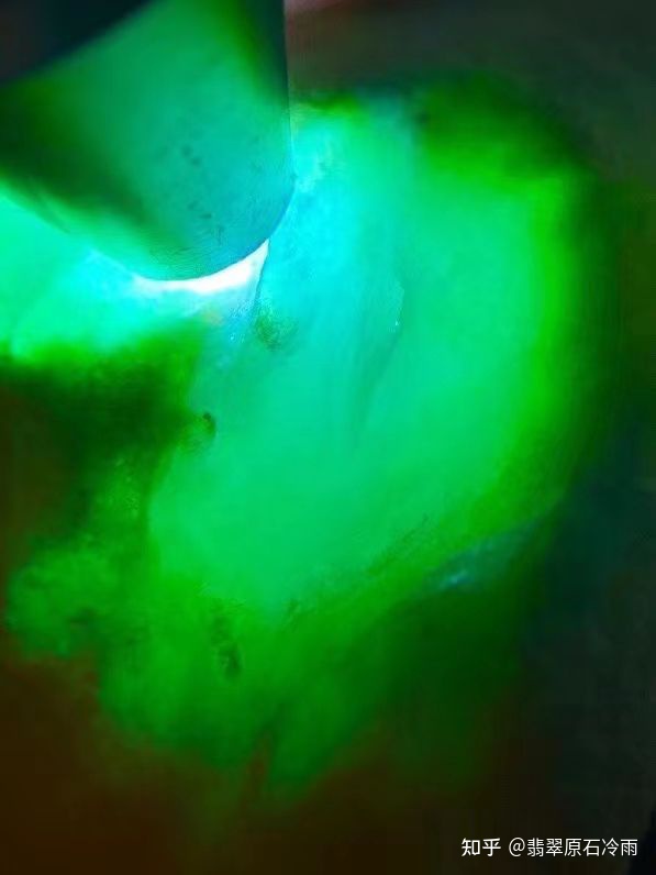 翡翠的原石哪里丹东翡翠原石-第2张图片-翡翠网 翡翠的原石哪里丹东翡翠原石-第2张图片-翡翠网