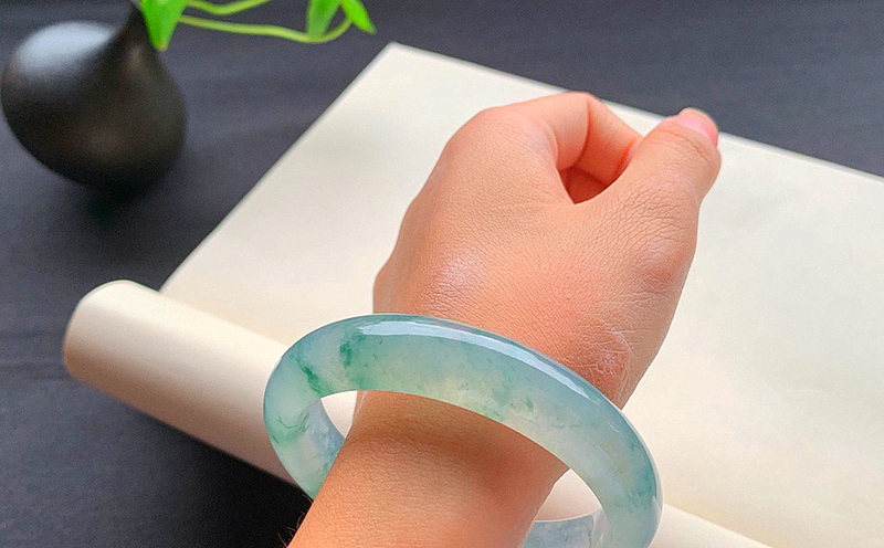 崇明冰种翡翠原石,玻璃种翡翠原石-第1张图片-翡翠网 崇明冰种翡翠原石,玻璃种翡翠原石-第1张图片-翡翠网