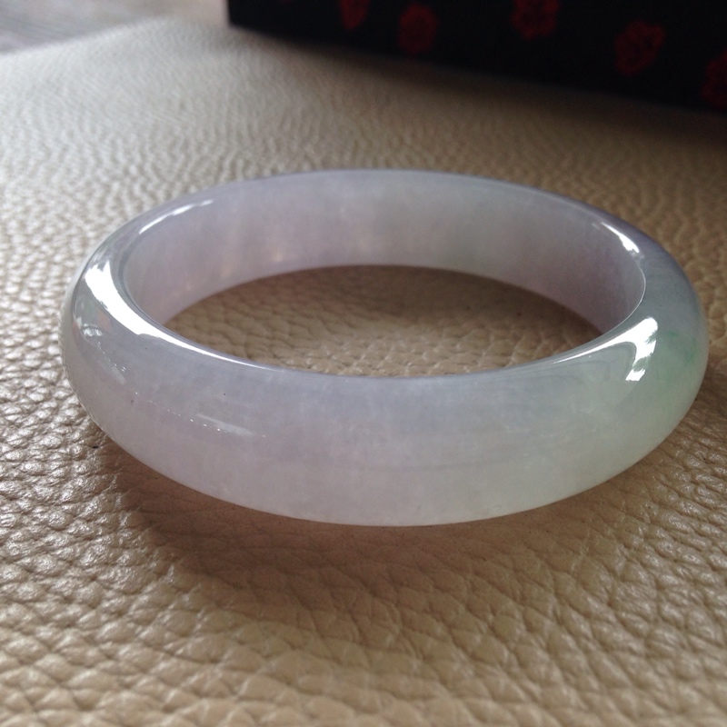 假翡翠手镯特征带了50年的翡翠手镯-第2张图片-翡翠网 假翡翠手镯特征带了50年的翡翠手镯-第2张图片-翡翠网