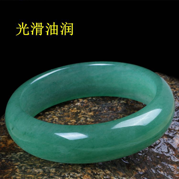 手镯买翡翠还是和田玉,碧玉与翡翠手镯-第1张图片-翡翠网 手镯买翡翠还是和田玉,碧玉与翡翠手镯-第1张图片-翡翠网