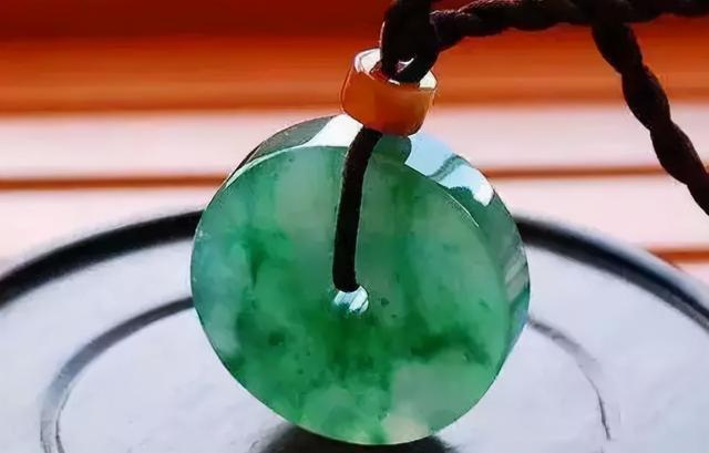 老坑翡翠,有关于翡翠的知识-第1张图片-翡翠网 老坑翡翠,有关于翡翠的知识-第1张图片-翡翠网