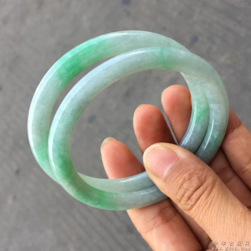 翡翠烤色手镯,如何鉴别翡翠烤色-第2张图片-翡翠网 翡翠烤色手镯,如何鉴别翡翠烤色-第2张图片-翡翠网