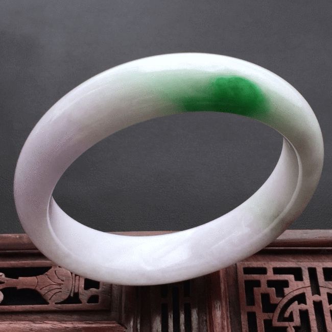 翡翠手镯如何养翡翠手镯保养常识-第2张图片-翡翠网 翡翠手镯如何养翡翠手镯保养常识-第2张图片-翡翠网