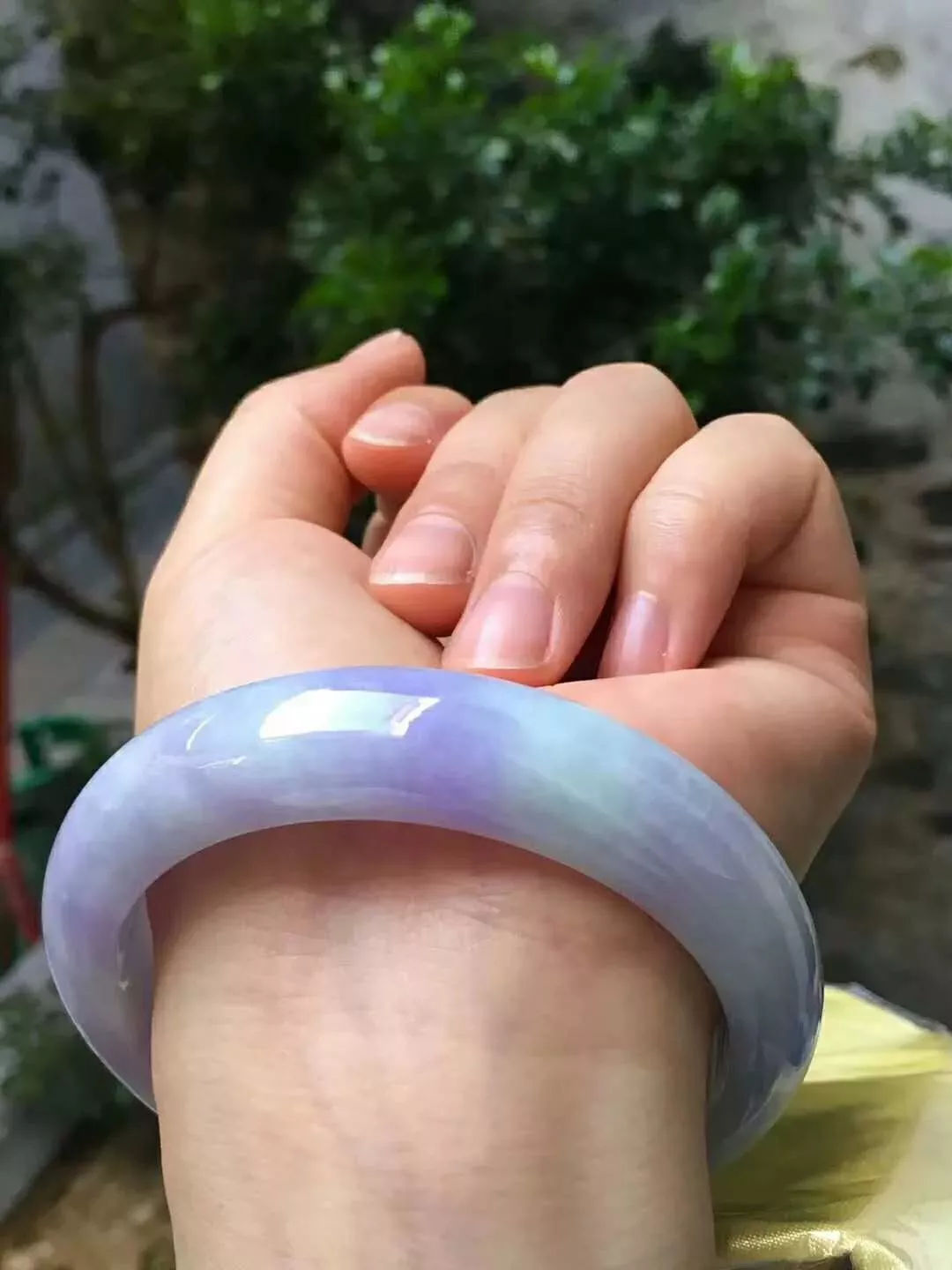 女人戴翡翠手镯的寓意,戴翡翠手镯女人-第2张图片-翡翠网 女人戴翡翠手镯的寓意,戴翡翠手镯女人-第2张图片-翡翠网