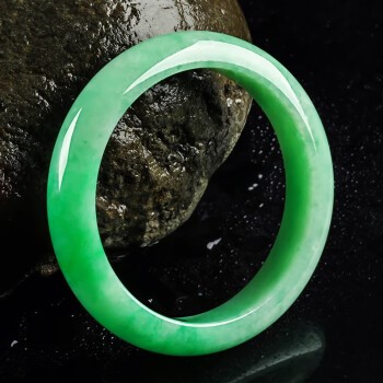 豆种翡翠飘阳绿手镯的简单介绍-第2张图片-翡翠网 豆种翡翠飘阳绿手镯的简单介绍-第2张图片-翡翠网