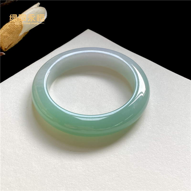 啤酒瓶冒充翡翠手镯的简单介绍-第1张图片-翡翠网 啤酒瓶冒充翡翠手镯的简单介绍-第1张图片-翡翠网