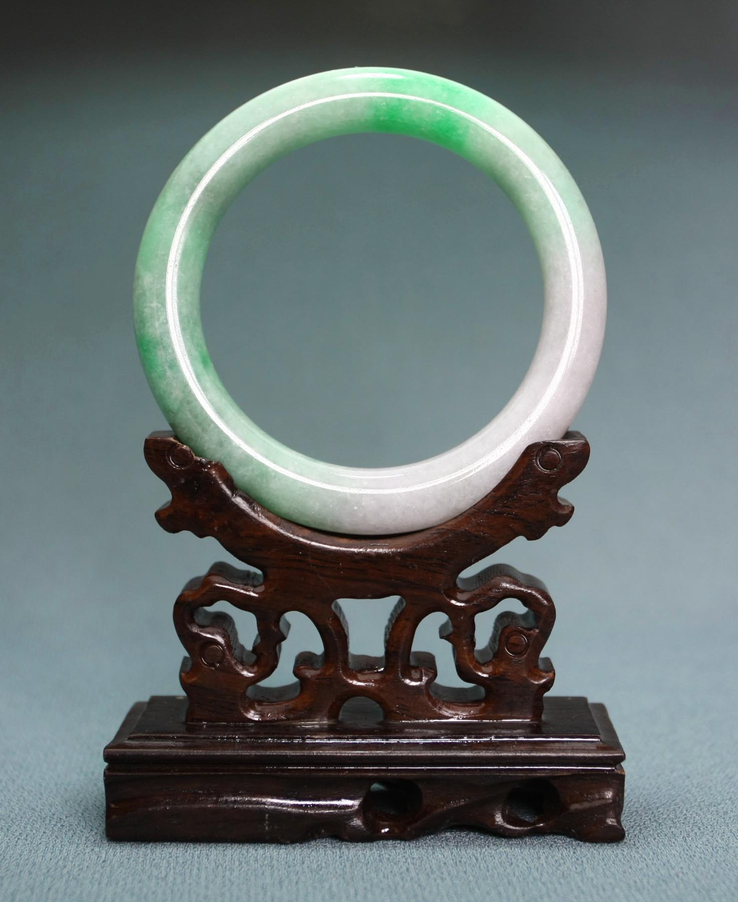 重庆翡翠手镯的简单介绍-第1张图片-翡翠网 重庆翡翠手镯的简单介绍-第1张图片-翡翠网