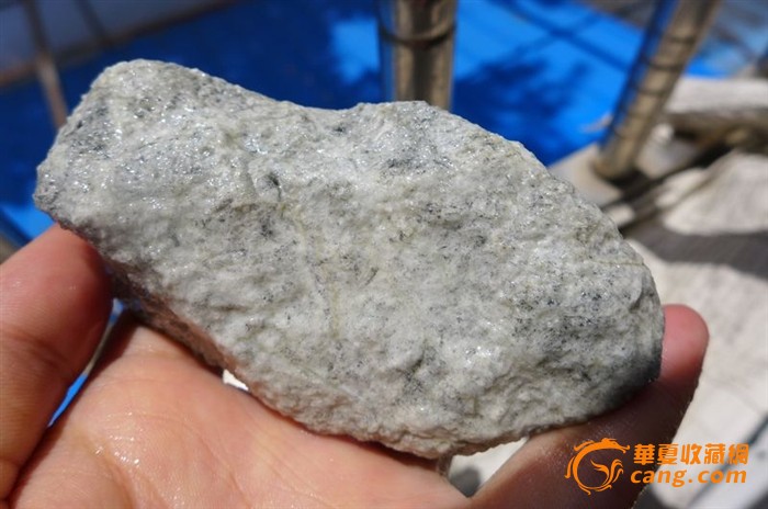 关于莫西沙翡翠原石口料的信息-第2张图片-翡翠网 关于莫西沙翡翠原石口料的信息-第2张图片-翡翠网