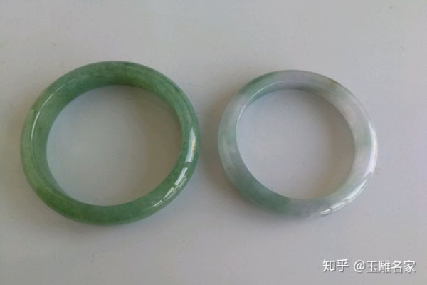 手镯有气泡是翡翠吗的简单介绍-第1张图片-翡翠网 手镯有气泡是翡翠吗的简单介绍-第1张图片-翡翠网