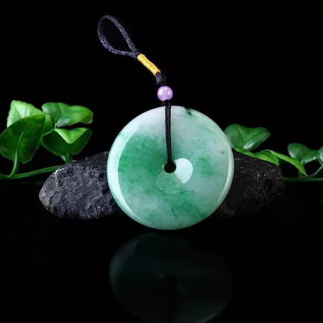 翡翠玉石必备知识的简单介绍-第2张图片-翡翠网 翡翠玉石必备知识的简单介绍-第2张图片-翡翠网