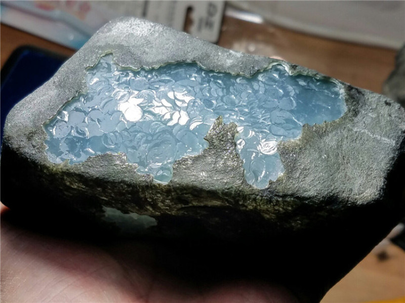 缅甸玉手镯一般多少钱什么是翡翠原石冰带-第1张图片-翡翠网 缅甸玉手镯一般多少钱什么是翡翠原石冰带-第1张图片-翡翠网