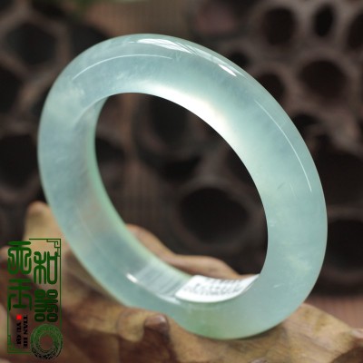 关于蓝冰翡翠手镯的信息-第1张图片-翡翠网 关于蓝冰翡翠手镯的信息-第1张图片-翡翠网