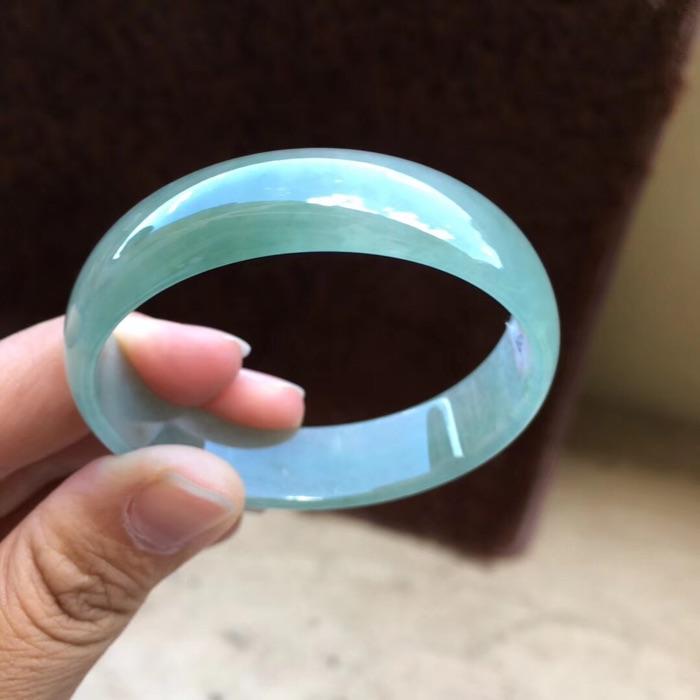 关于蓝冰翡翠手镯的信息-第2张图片-翡翠网 关于蓝冰翡翠手镯的信息-第2张图片-翡翠网