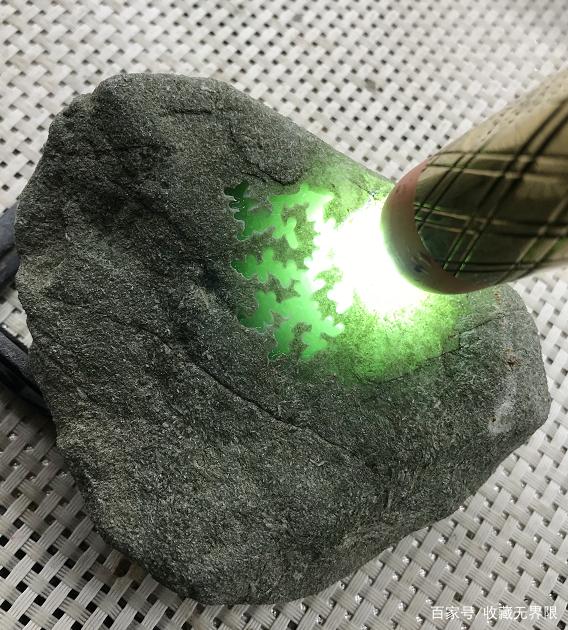 翡翠原石的水怎么看的简单介绍-第2张图片-翡翠网 翡翠原石的水怎么看的简单介绍-第2张图片-翡翠网
