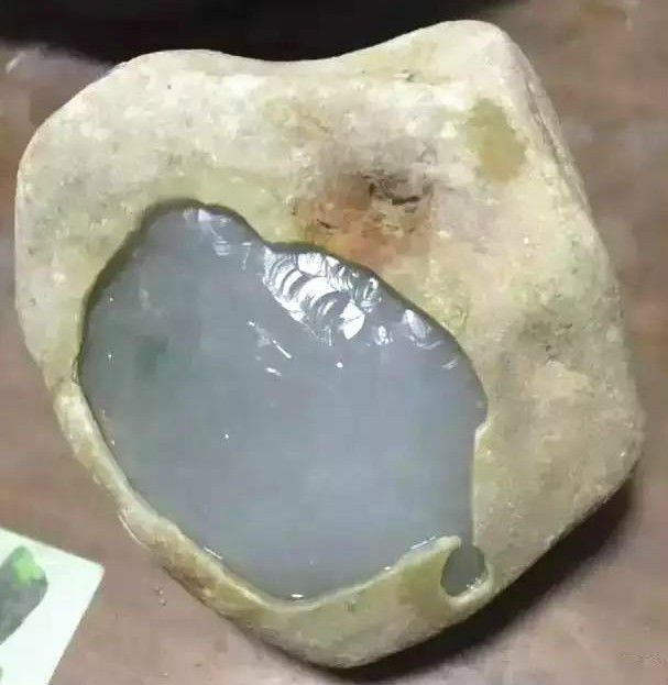 翡翠原石种水的特点的简单介绍-第1张图片-翡翠网 翡翠原石种水的特点的简单介绍-第1张图片-翡翠网