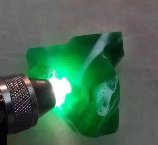 30万翡翠原石图片的简单介绍-第1张图片-翡翠网 30万翡翠原石图片的简单介绍-第1张图片-翡翠网