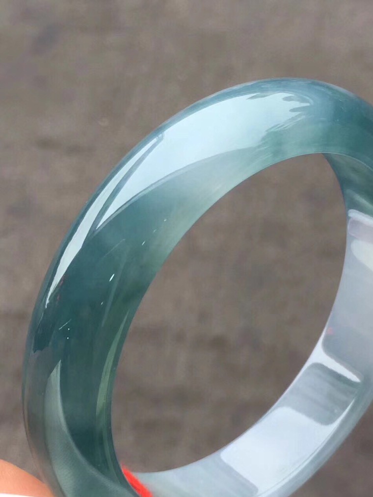 满蓝绿翡翠手镯价格的简单介绍-第1张图片-翡翠网 满蓝绿翡翠手镯价格的简单介绍-第1张图片-翡翠网