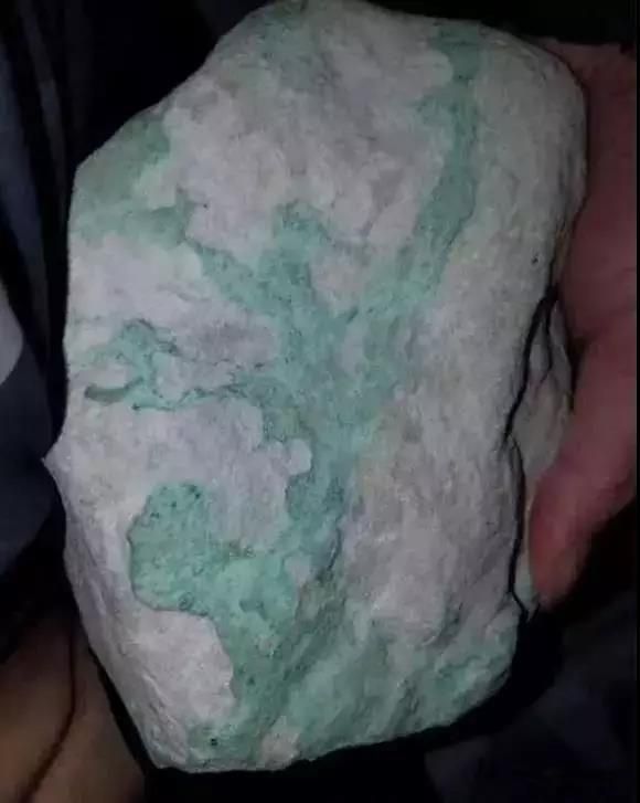 包含翡翠原石购买时需要做鉴定吗的词条-第1张图片-翡翠网 包含翡翠原石购买时需要做鉴定吗的词条-第1张图片-翡翠网